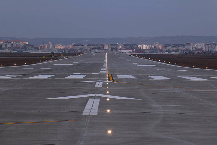 Marquage au sol de l'aéroport Oradea International Roumanie - Réalisation Girod Group